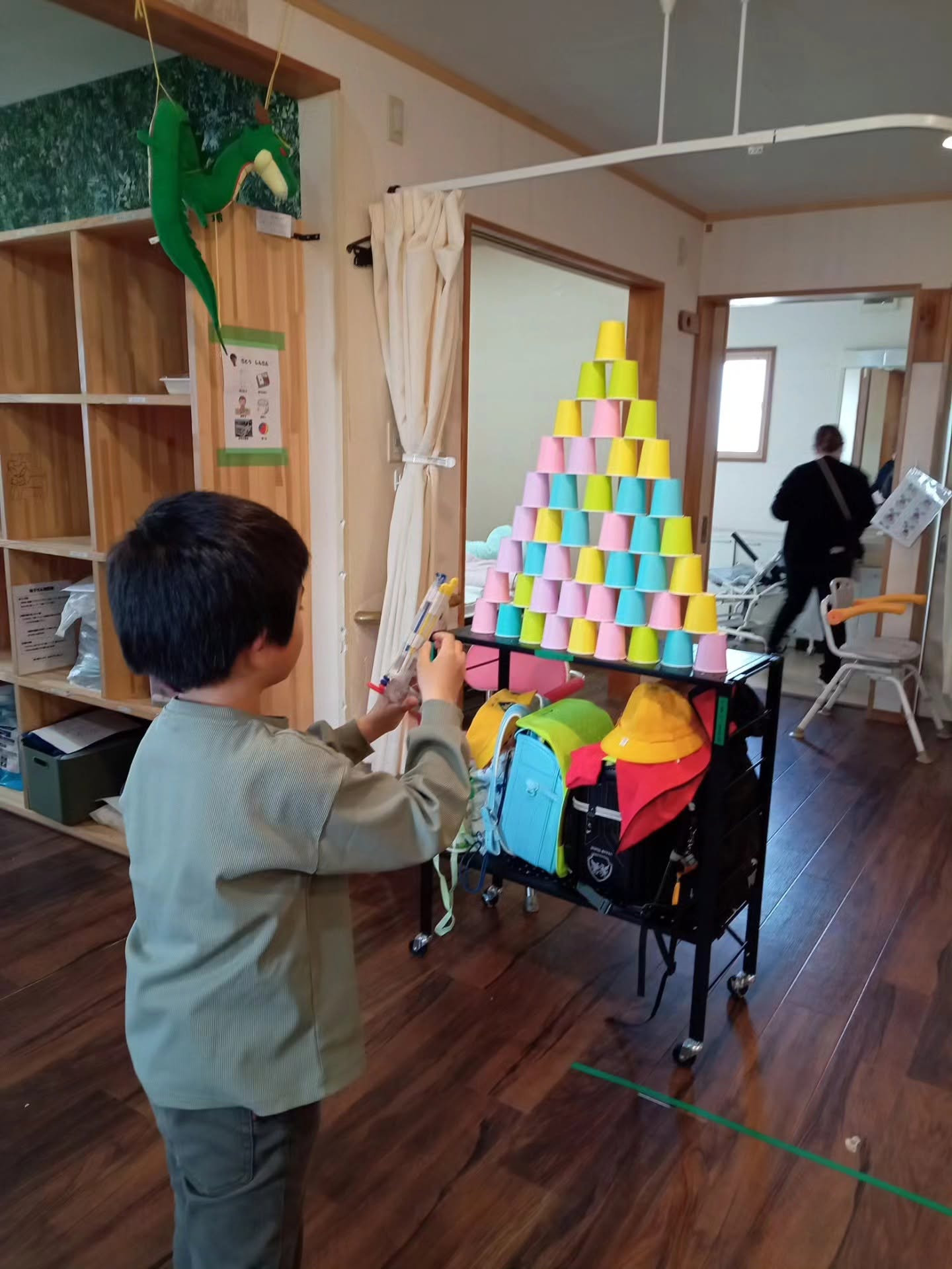 小さなできたを積み重ねる様子 1