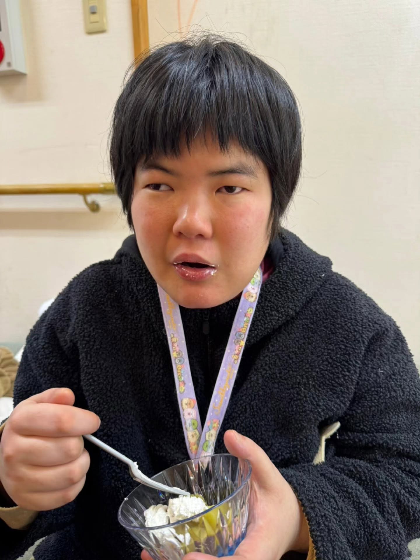 みんなでおやつを楽しむ様子