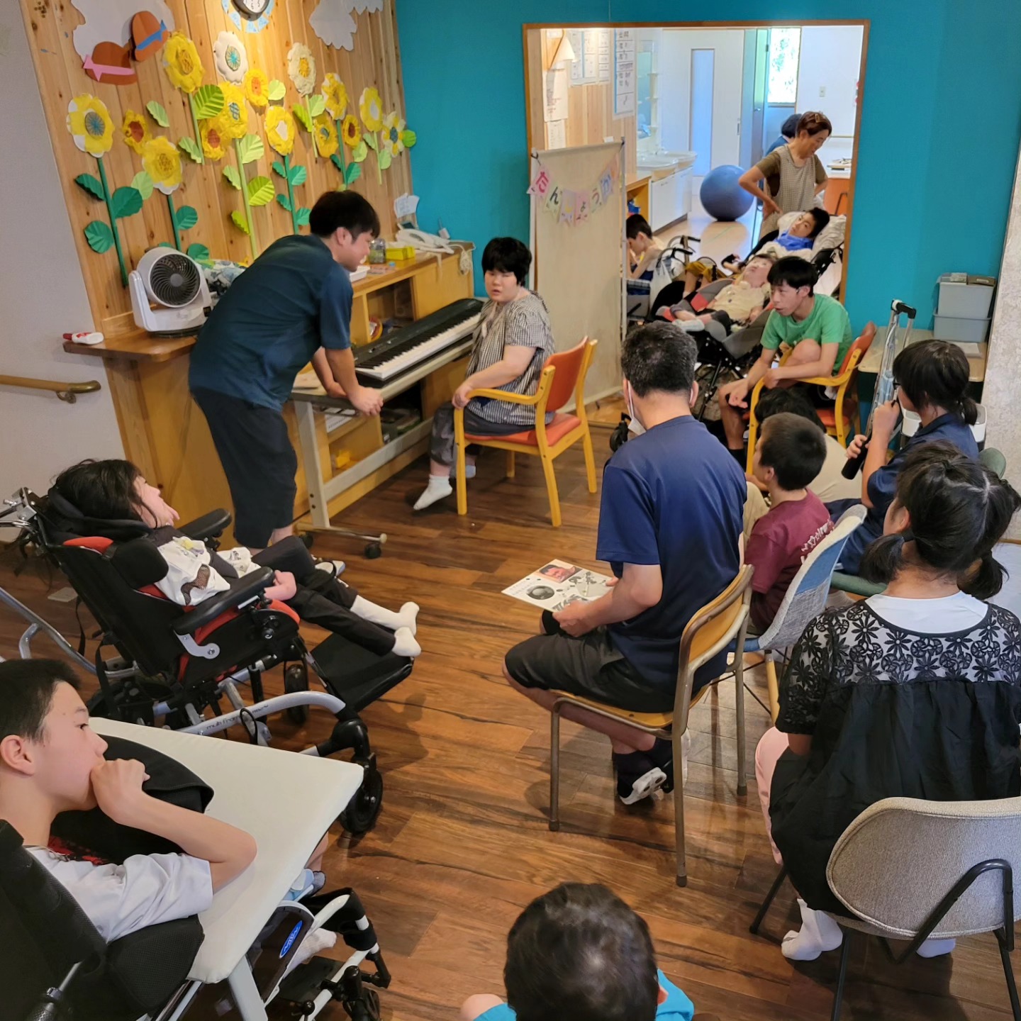 みんなで音楽を囲む活動の様子
